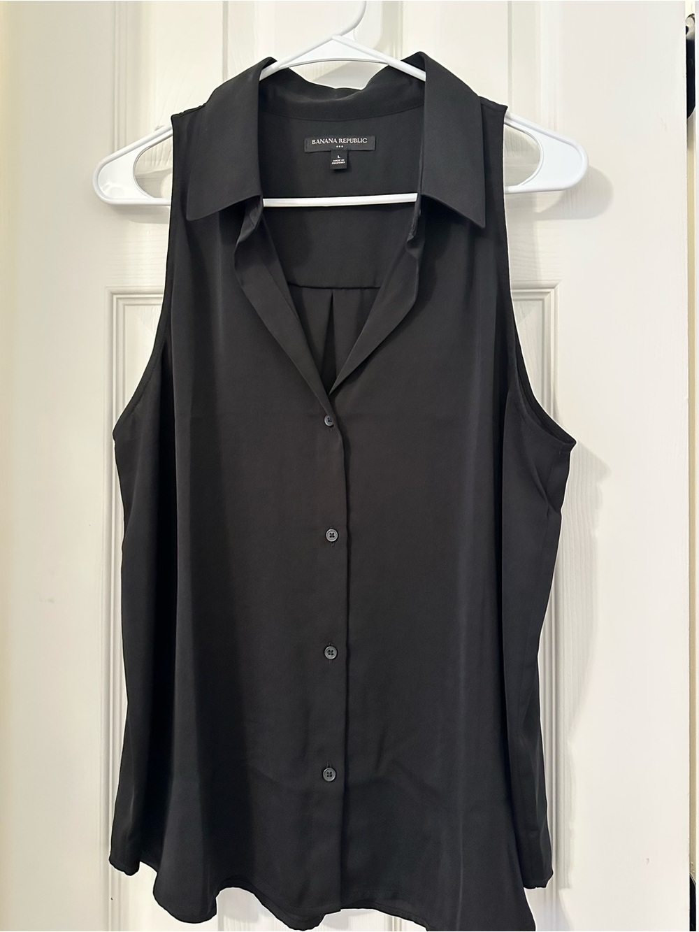 Banana Republic Black Sleeveless Button-Down Collared Blouse